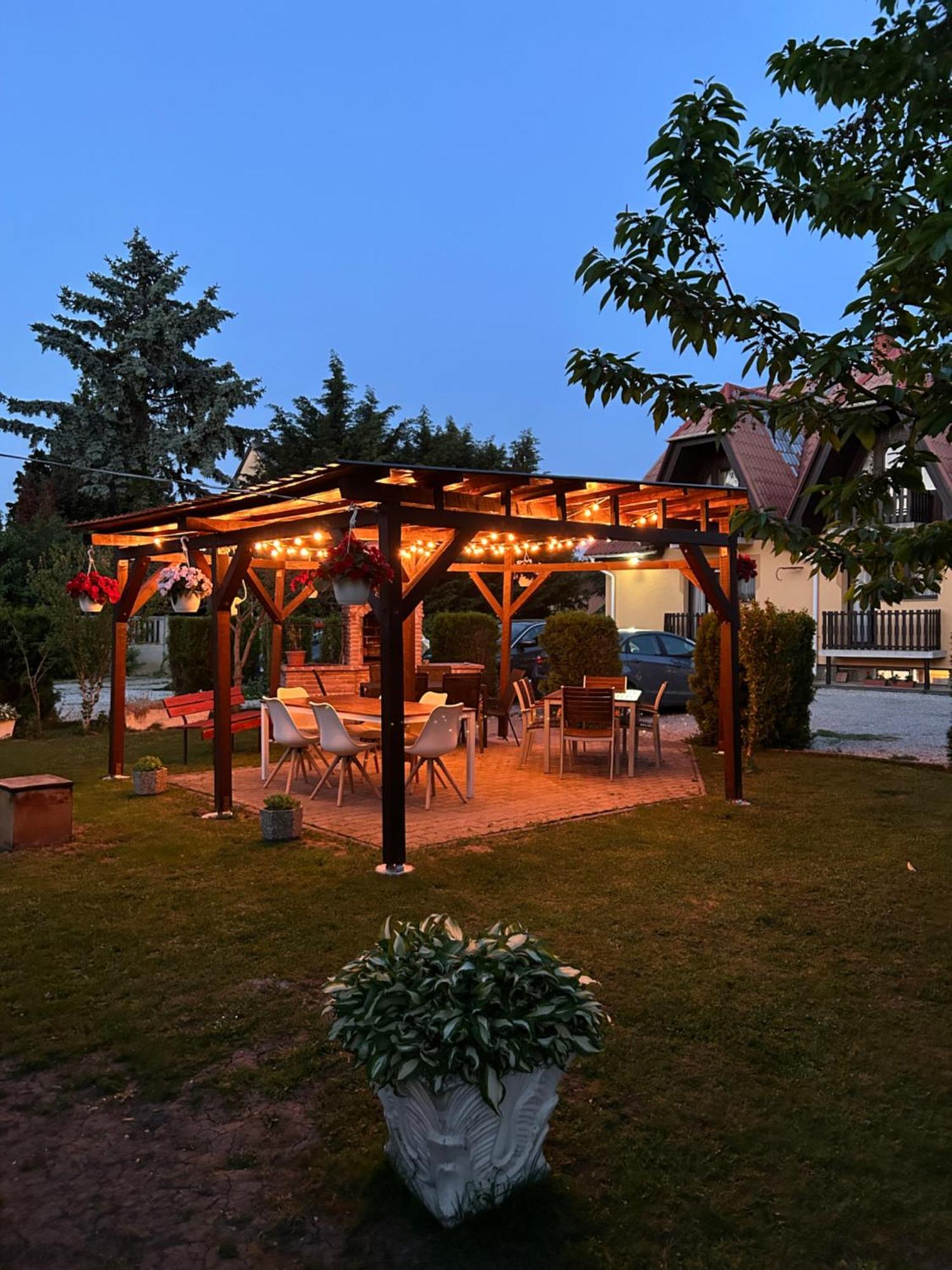 Toth Vendeghaz Hotel บุค ภายนอก รูปภาพ
